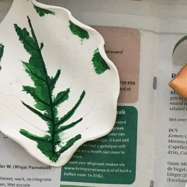 Welke verf op gebakken klei?