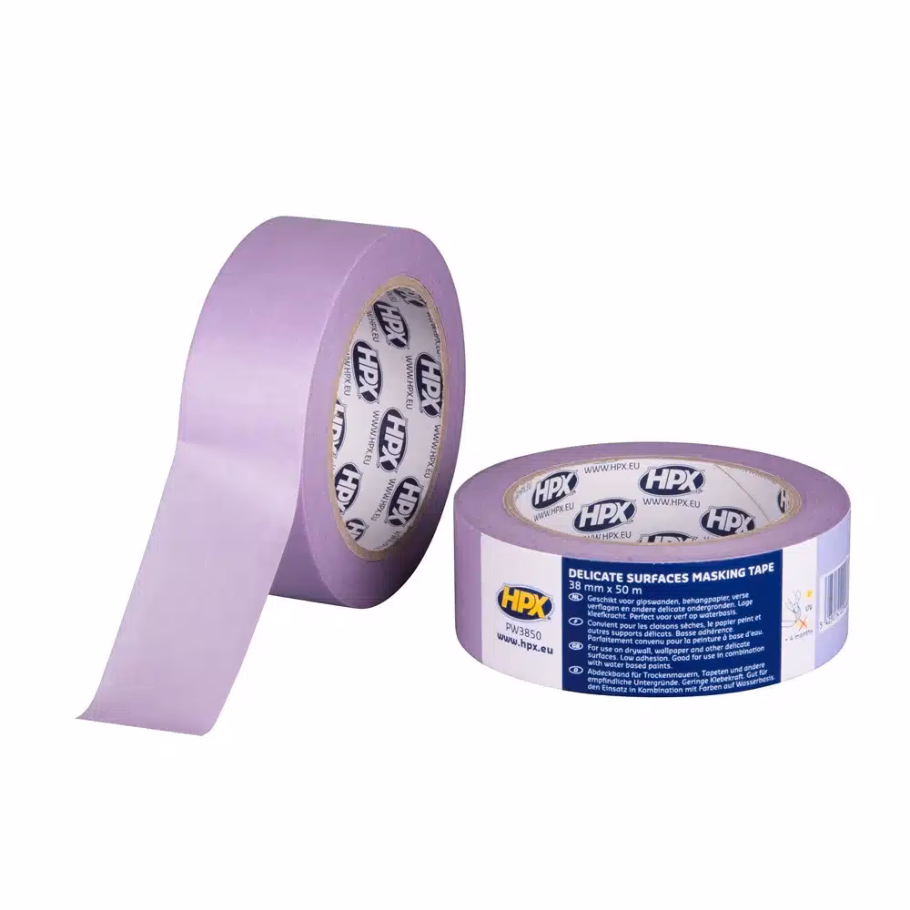 Kun je afplaktape over verf heen plakken?