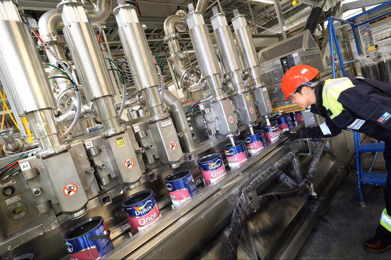 Wie maakt de verf van Akzonobel?