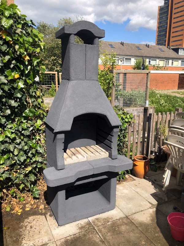 Hoe kan ik een betonnen barbecue lijmen?