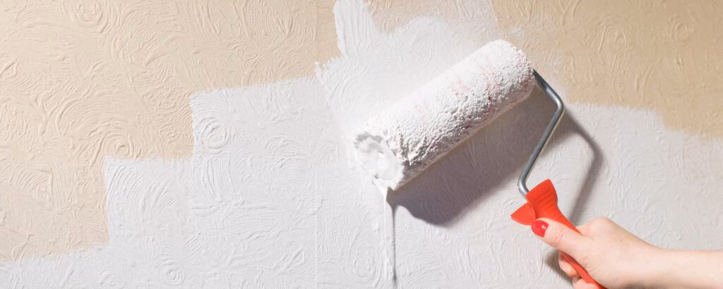 Welke verf is geschikt voor behang?