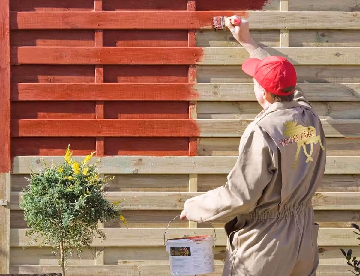 Kun je gebeitst hout overschilderen?