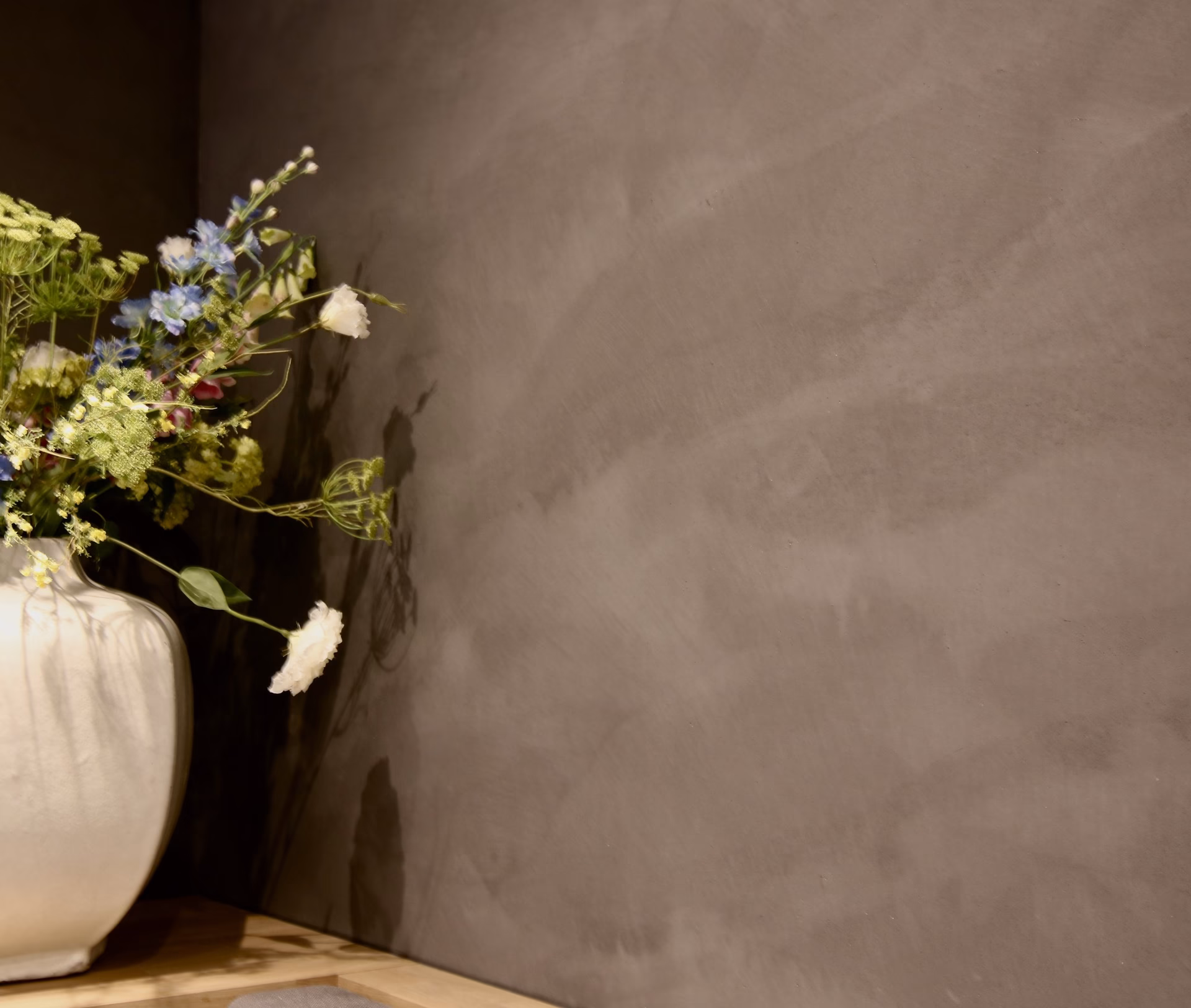 Kan betonverf op de muur?