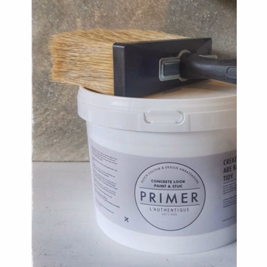 Kan ik een betonnen muur schilderen zonder primer?