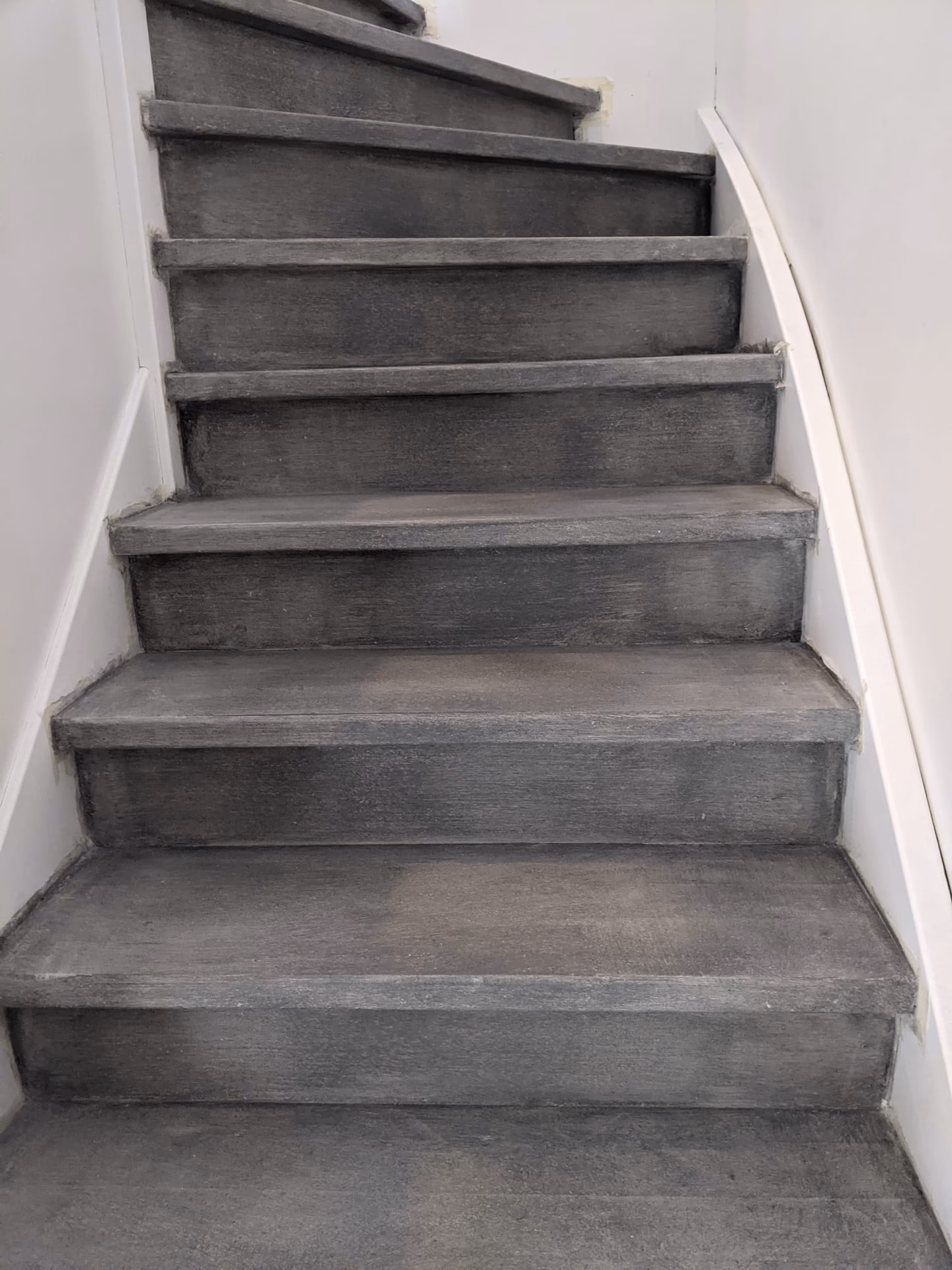 Hoe schilder ik mijn trap in Betonlook?