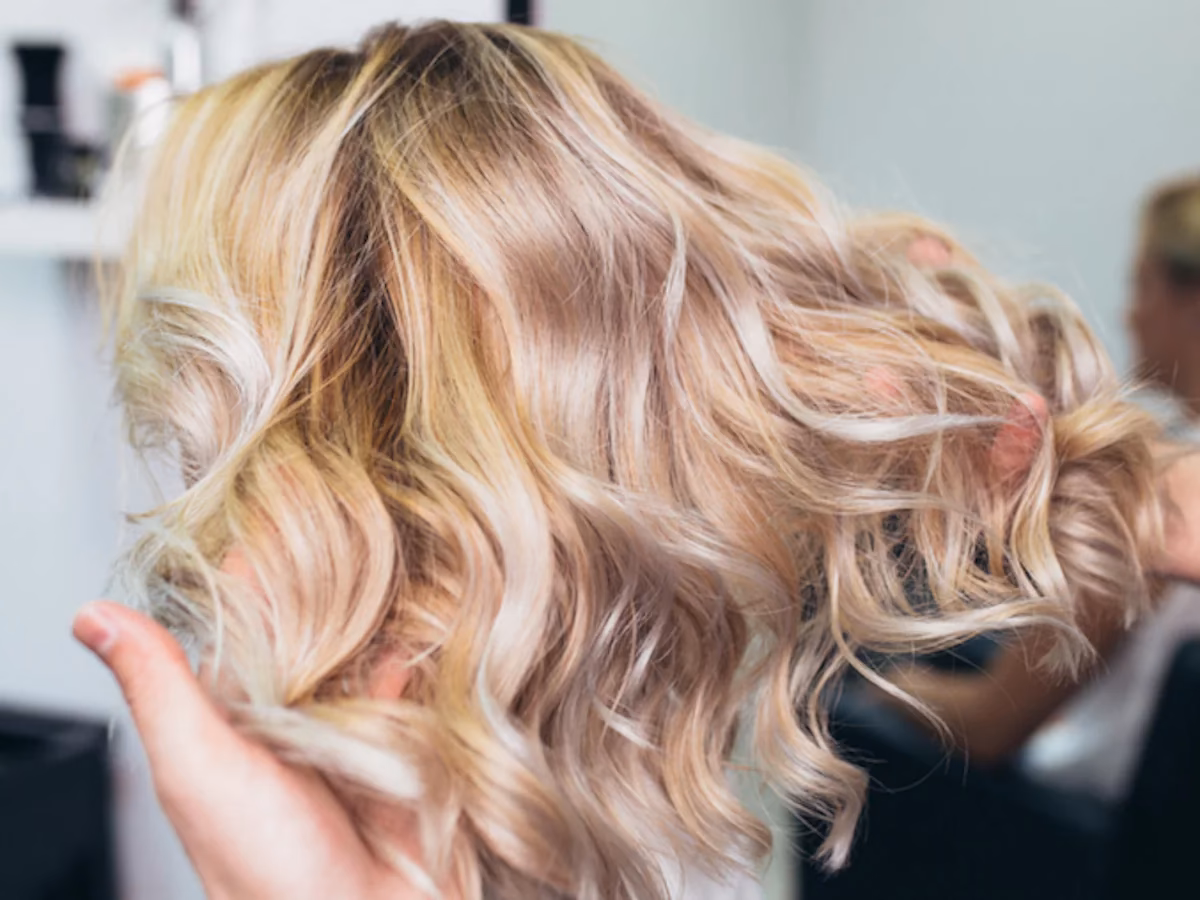 Hoe lang moet ik wachten met het verven van mijn haar na een mislukte verfbeurt?