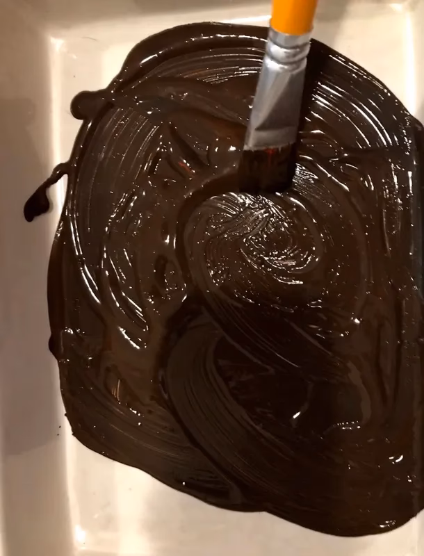 Hoe kan ik bruine verf donkerder maken?