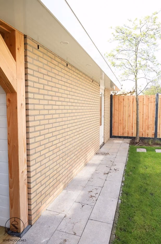 Kan je stucen over bakstenen?