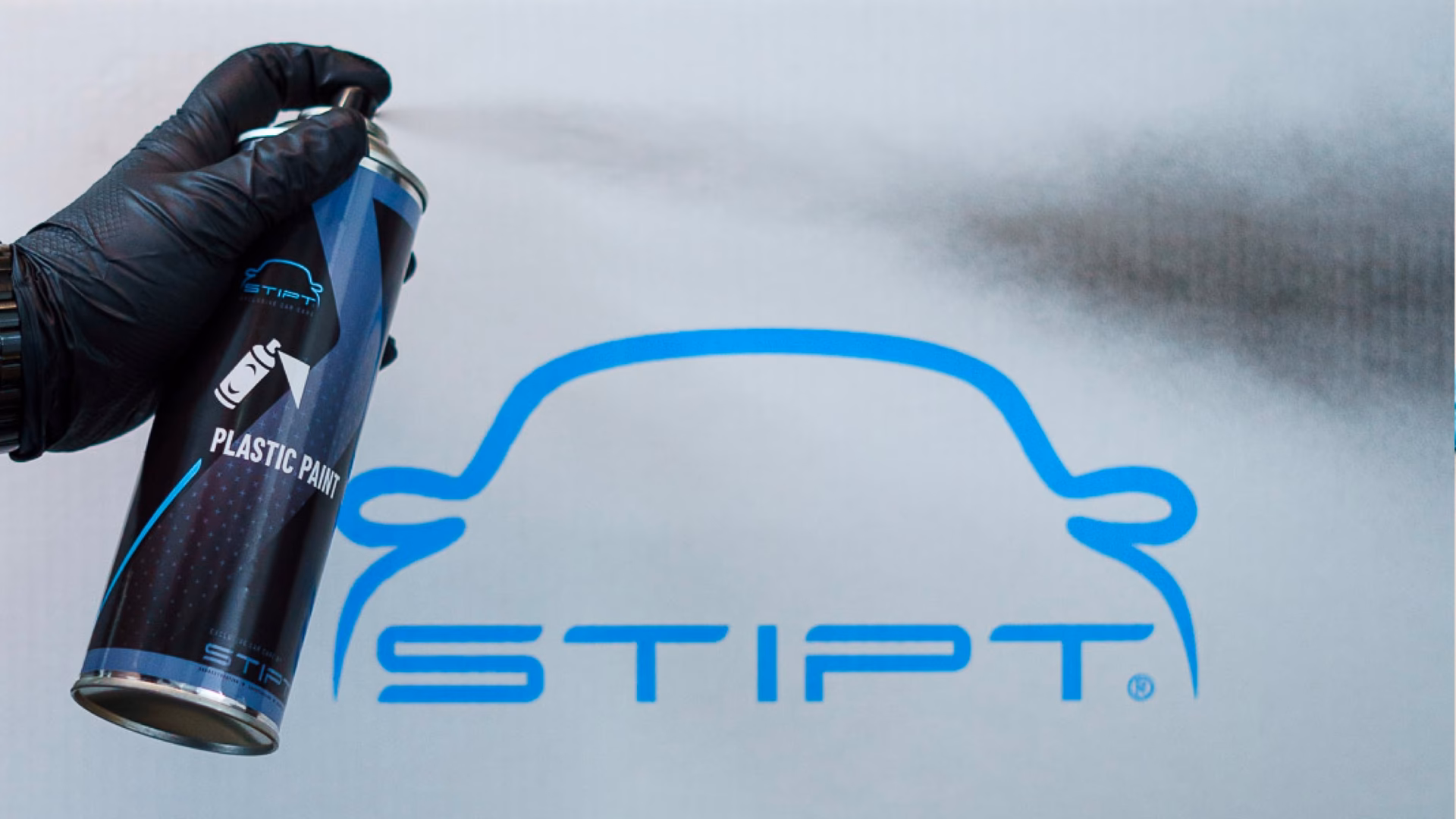 Hoe krijg je verweerd kunststof weer mooi?