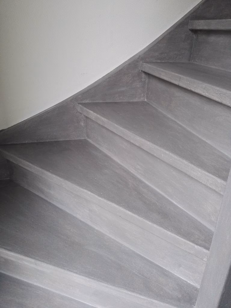 Hoe lang moet traplak uitharden?