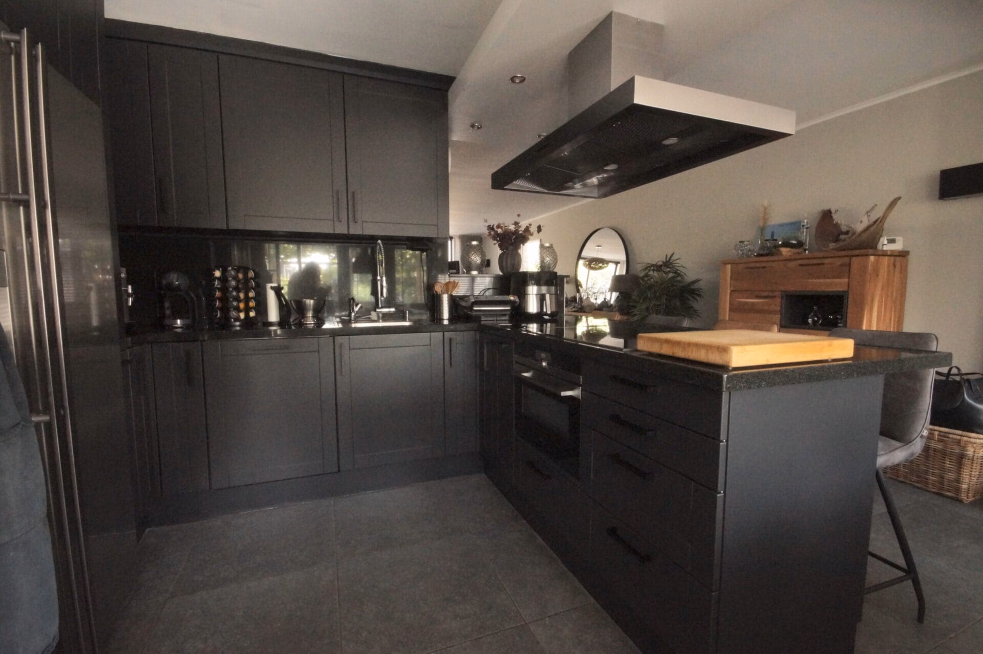 Is het de moeite waard om een keuken opnieuw te schilderen?