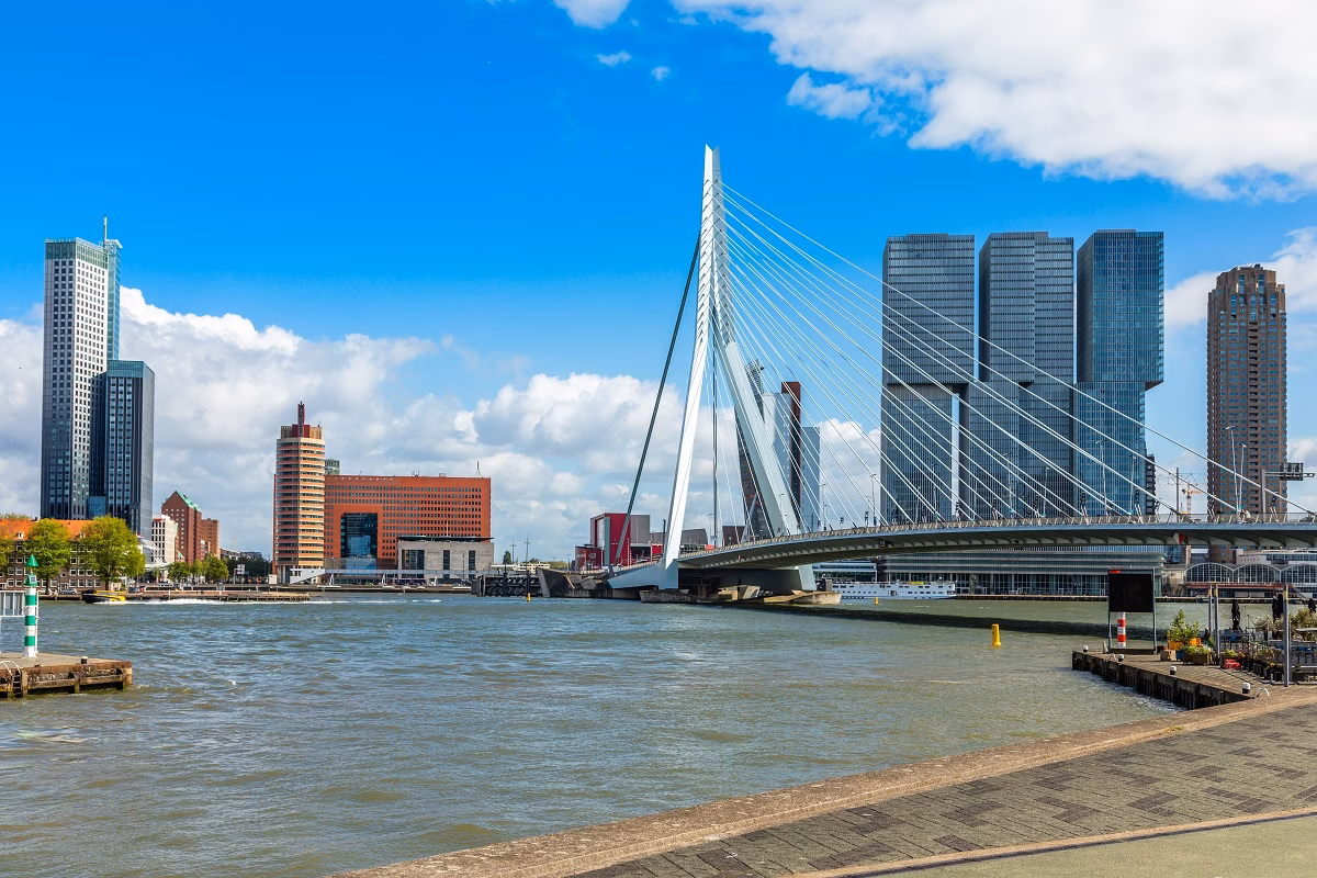 Wie schildert de Erasmusbrug?