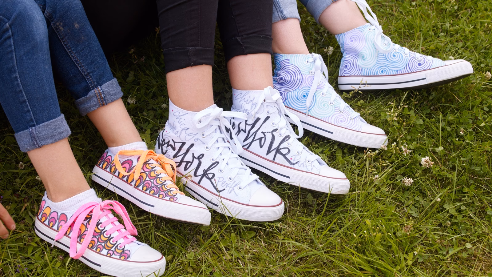 Kan ik mijn sportschoenen met spuitverf verven?