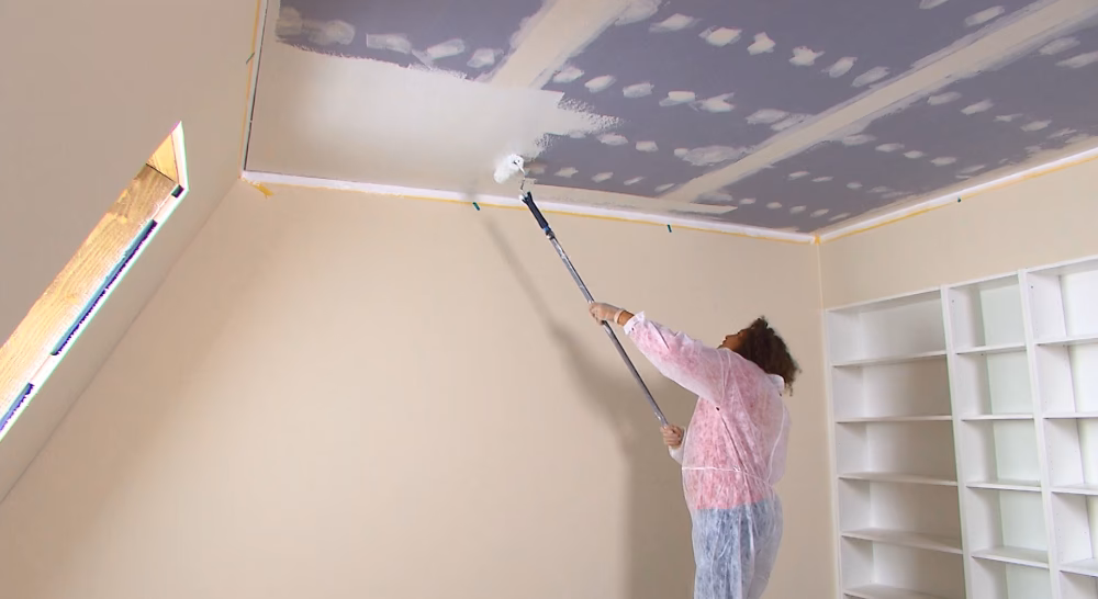 Hoe schilder ik een plafond zonder strepen?