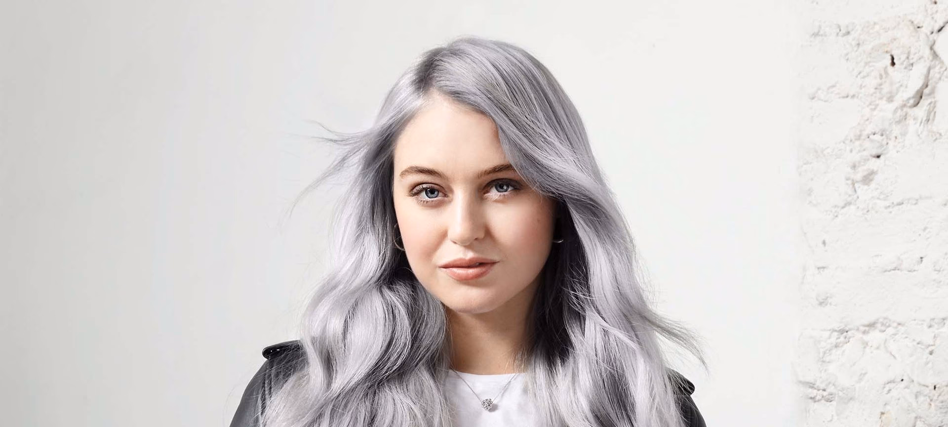 Hoe kan ik mijn haar van bruin naar grijs verven?