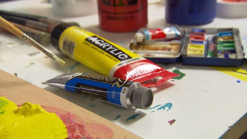 Hoe wordt verf chemisch gemaakt?