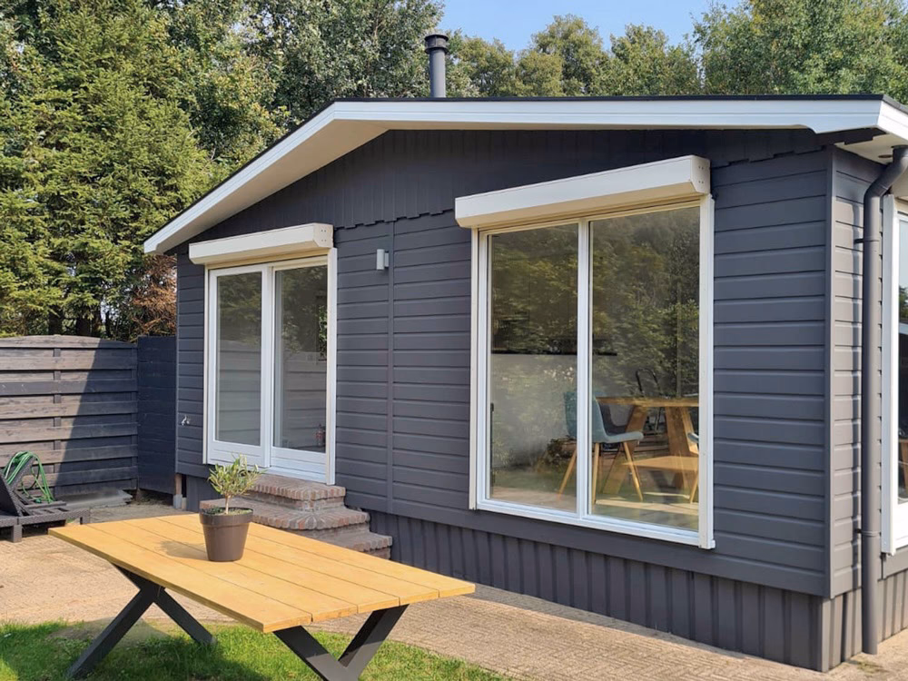 Moet ik een tuinhuisje gronden voordat ik het ga verven?