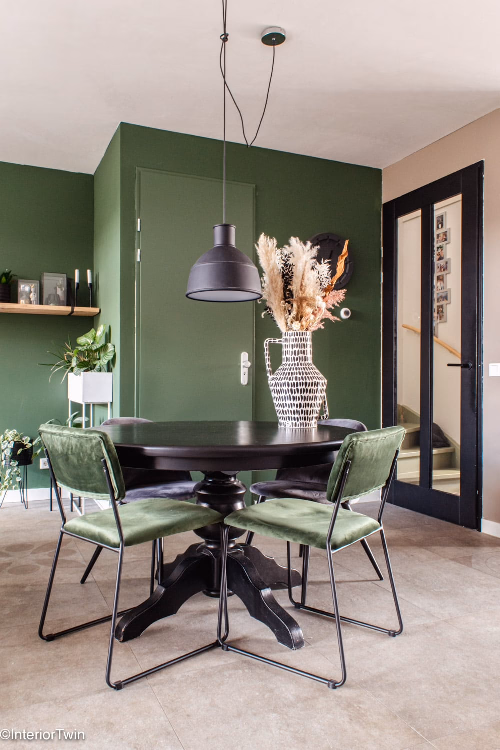 Moet ik kozijnen in dezelfde kleur verven als de muren?