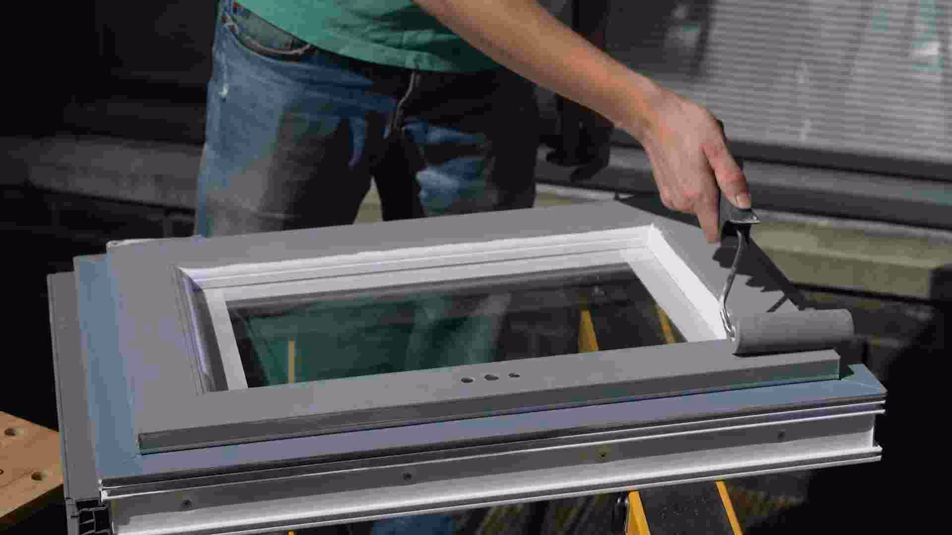 Hoe verf ik kunststof rabatdelen?