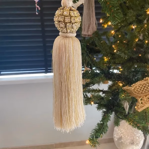 Hoe moet ik mijn kerstboom zonder kluit water geven?