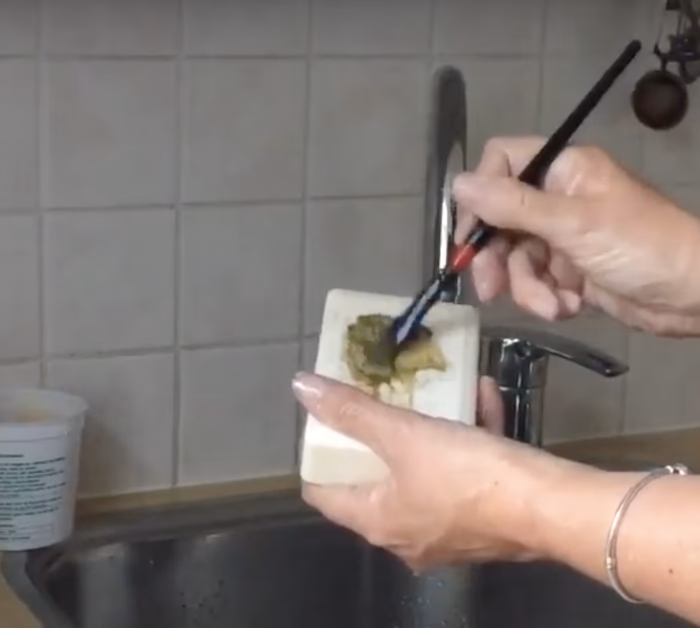 Kan azijn olieverf van penselen verwijderen?