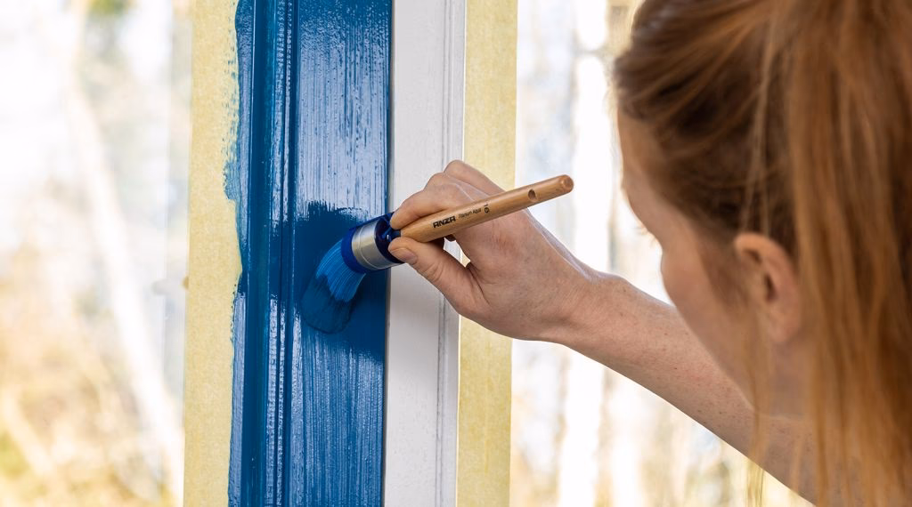 Moet ik lambrisering met een kwast of roller schilderen?