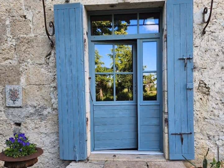 Kun je luiken schilderen zonder ze te verwijderen?