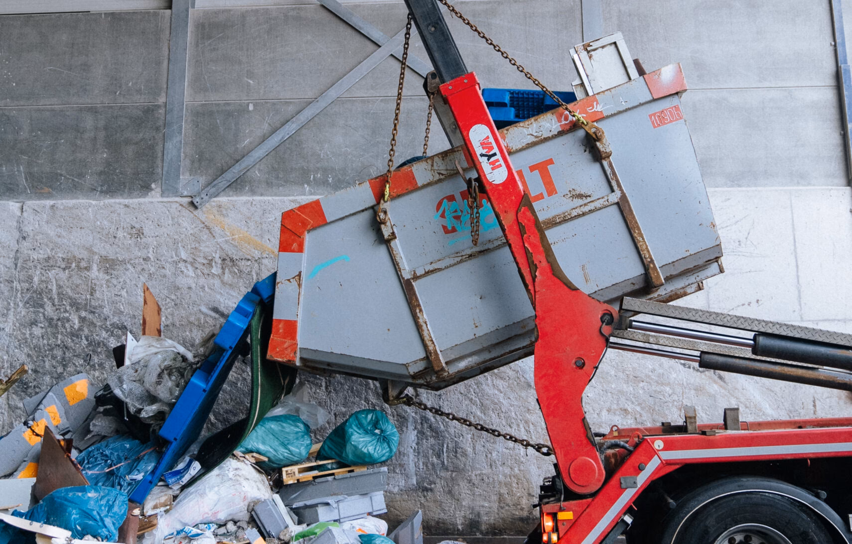 Wat mag er in een grofvuilcontainer?