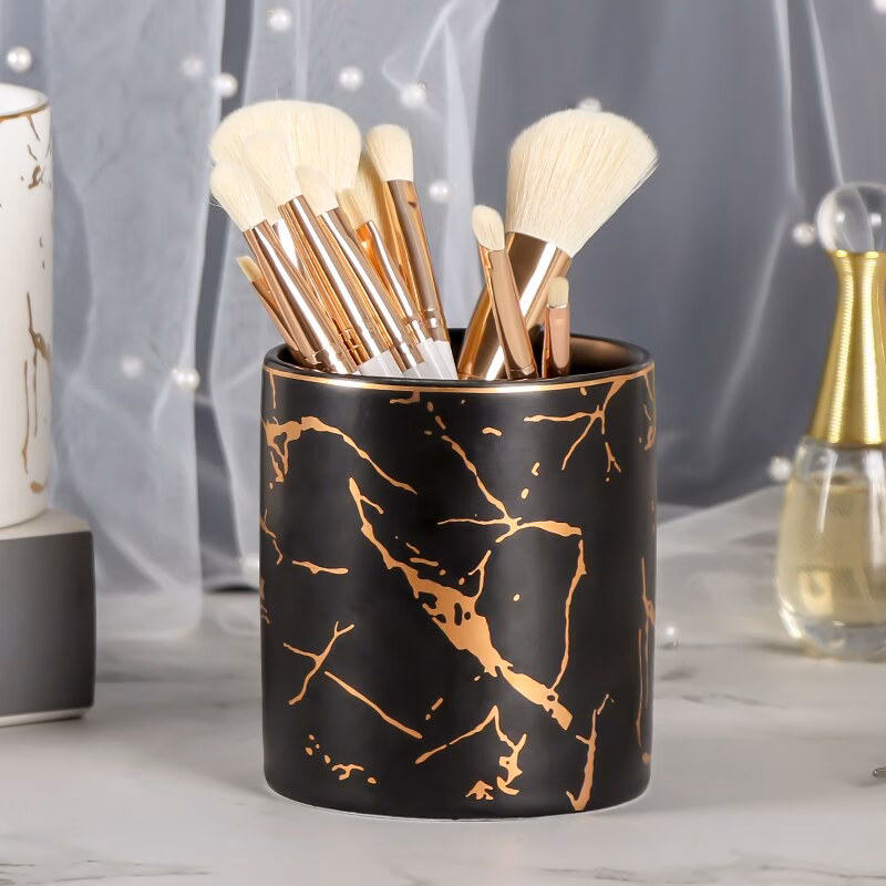 Waar kan ik mijn make-upkwasten het beste bewaren?