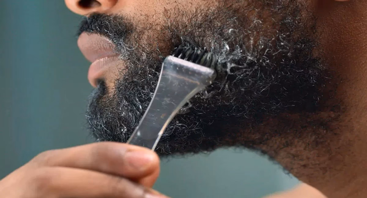 Is het normaal dat mannen hun baard verven?