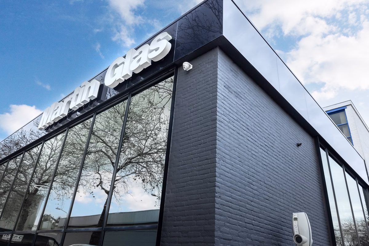 Wie is de eigenaar van Martin Glas?