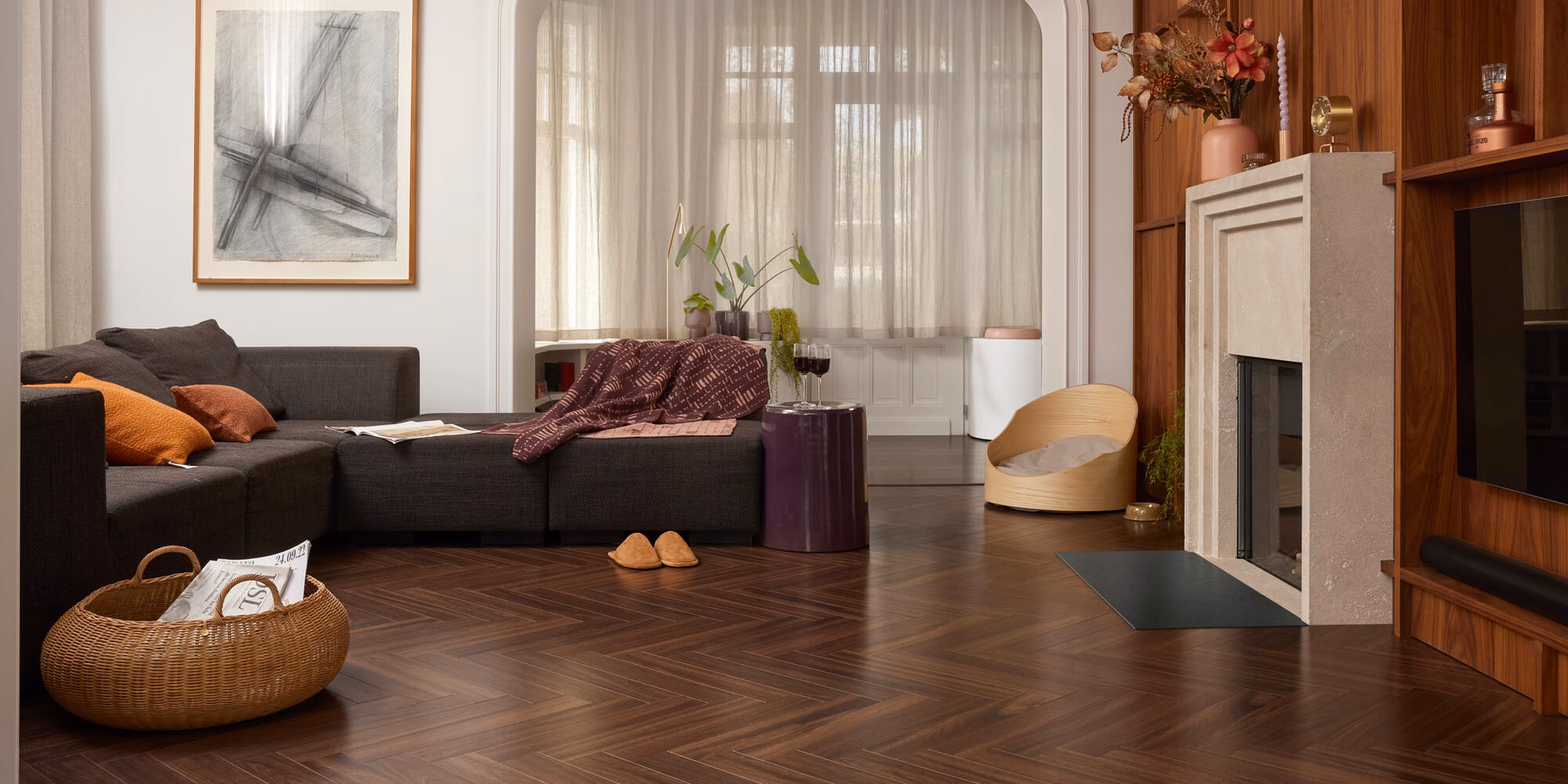 Welke kleuren passen goed bij een bruine vloer?