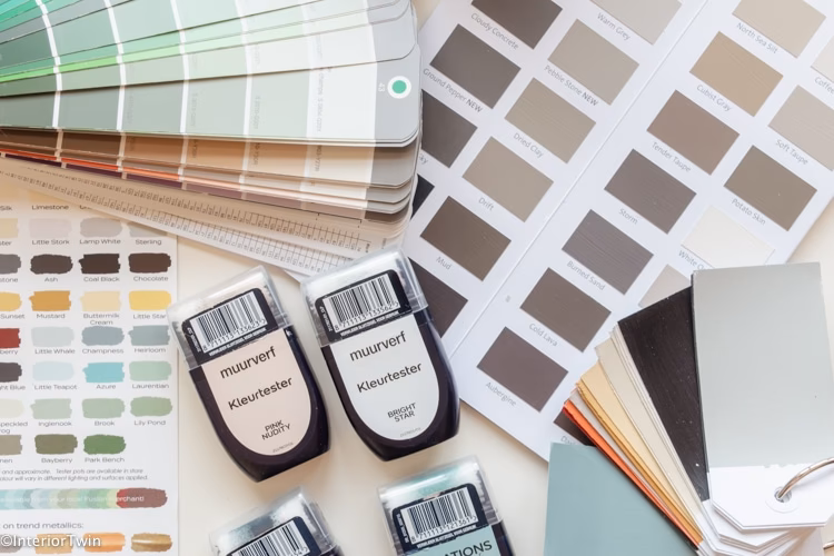 Is het nog steeds populair om één muur een andere kleur te geven?