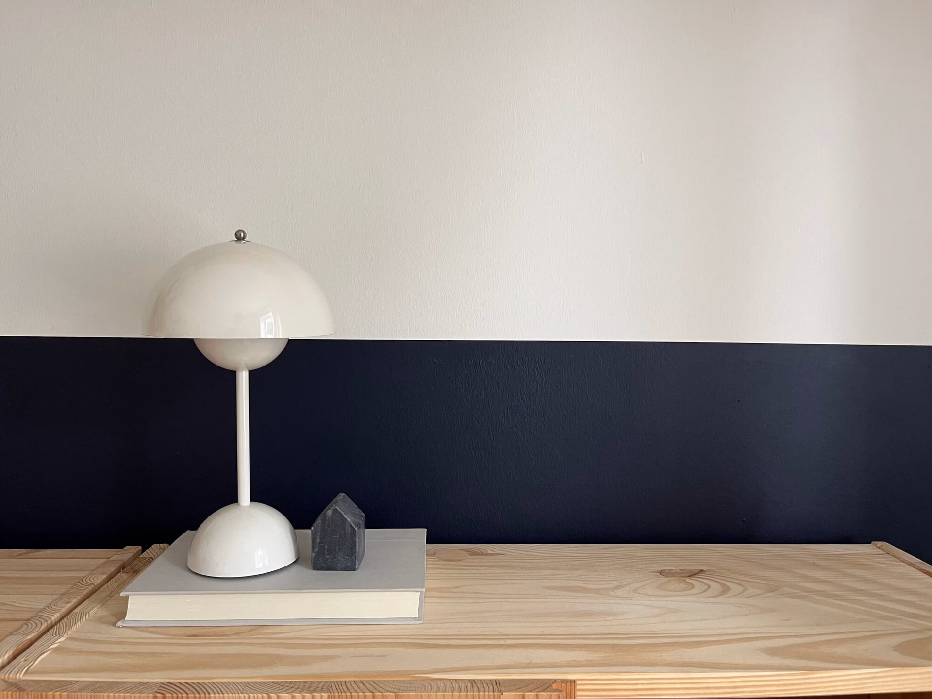 Welke kleuren passen bij blauwgroene muren?