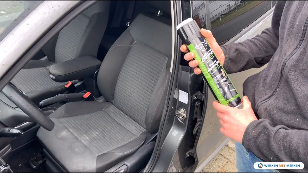 Hoe verwijder je latexverf van een autostoel?