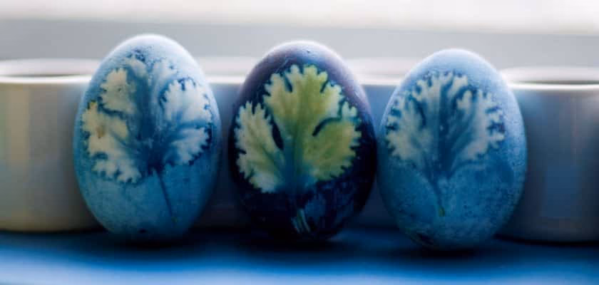 Hoe kan ik eieren met kleurstof verven?