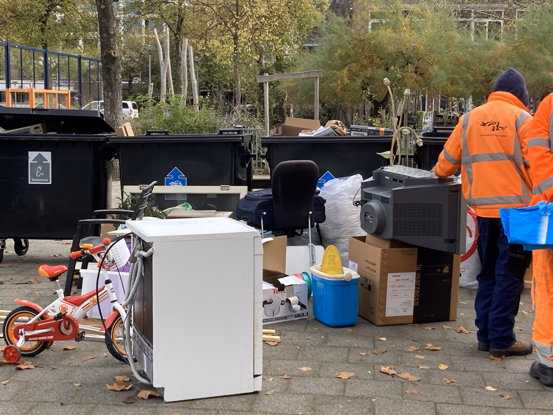 Waar kan ik verf weggooien in Rotterdam?