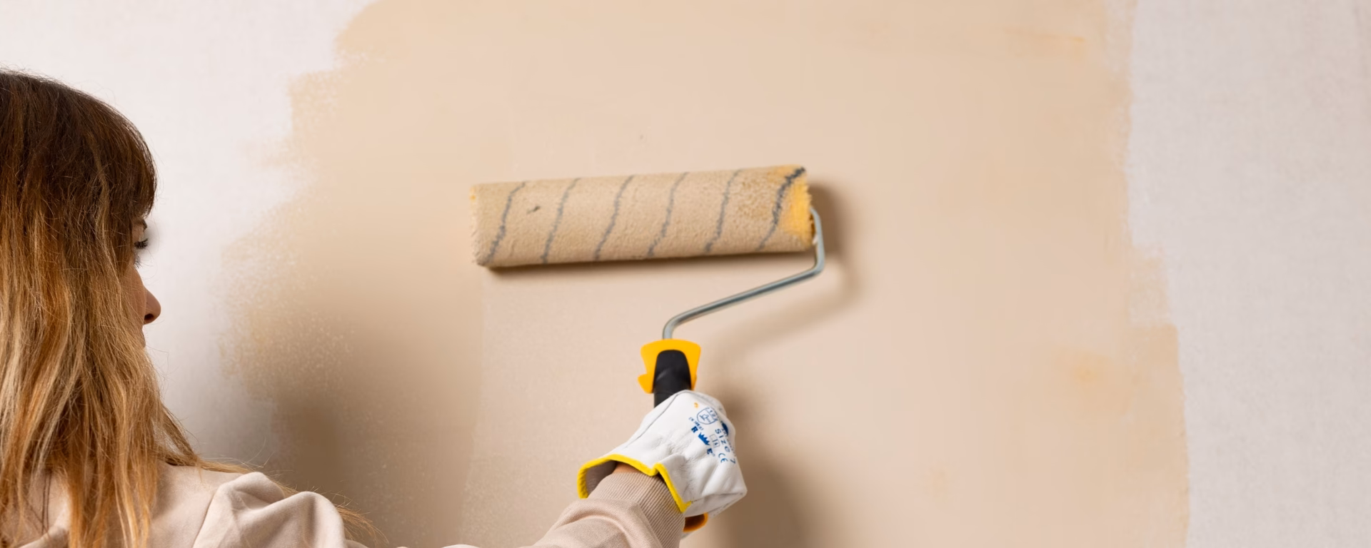 Hoe zorg je ervoor dat nieuwe verf bij oude verf past?