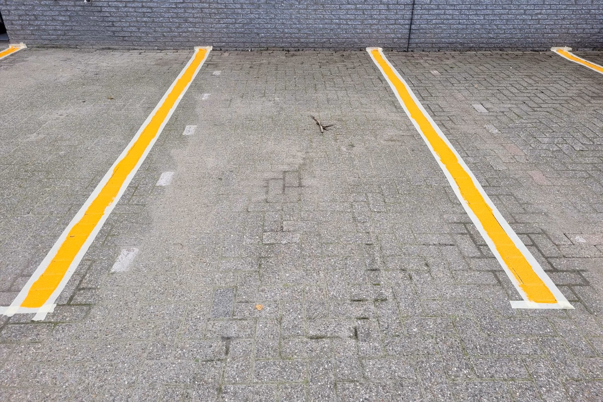 Waar moet een parkeervak aan voldoen?