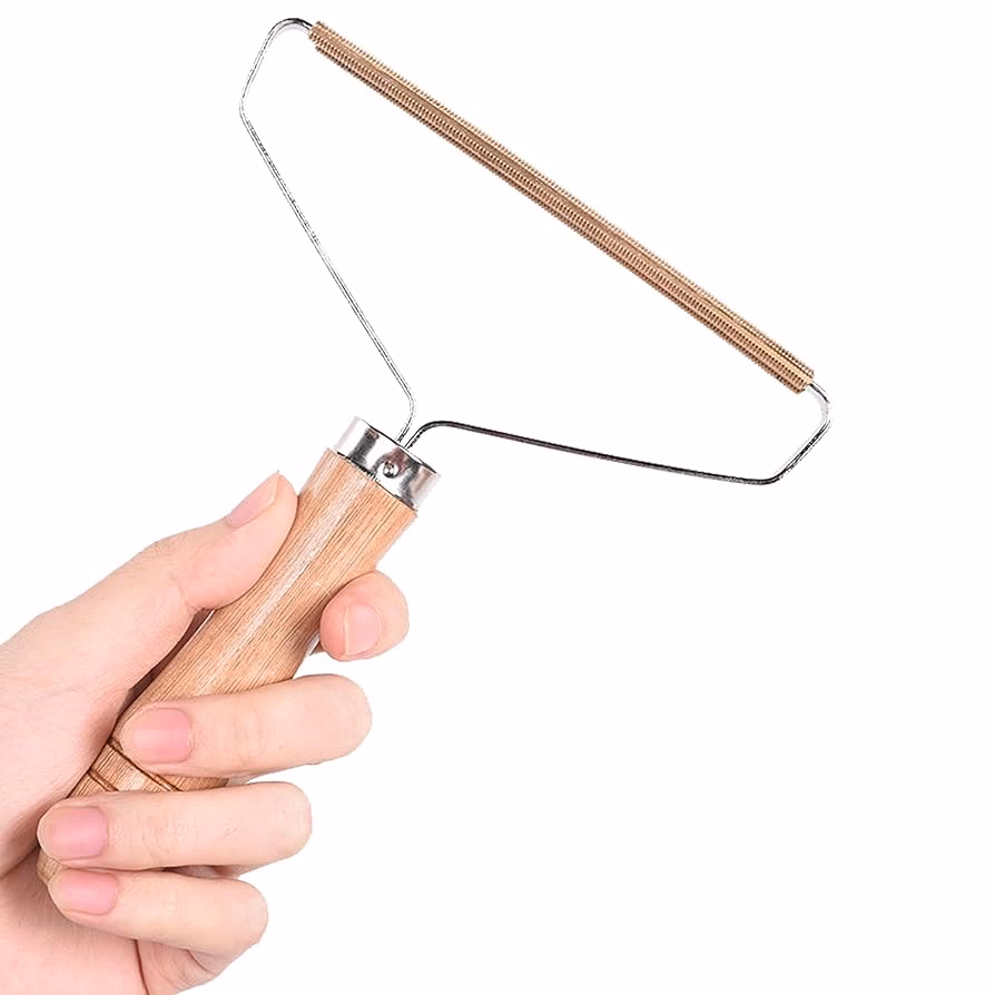 Hoe verwijder ik pluisjes en vuil van een gebruikte verfroller?