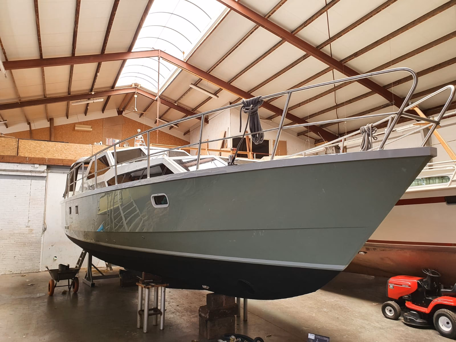 Wat is de beste verf voor mijn polyesterboot?