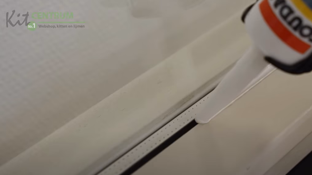 Kan ik ramen afkitten met acrylaatkit?