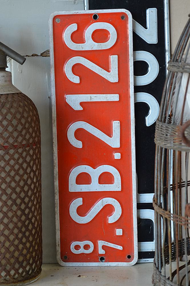 Wat betekent een rode nummerplaat?