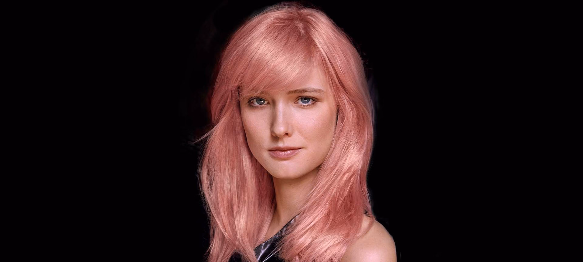 Hoe geef je je haar een roze tint?