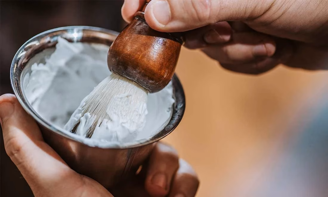 Heb ik een kwast nodig om scheerschuim aan te brengen?