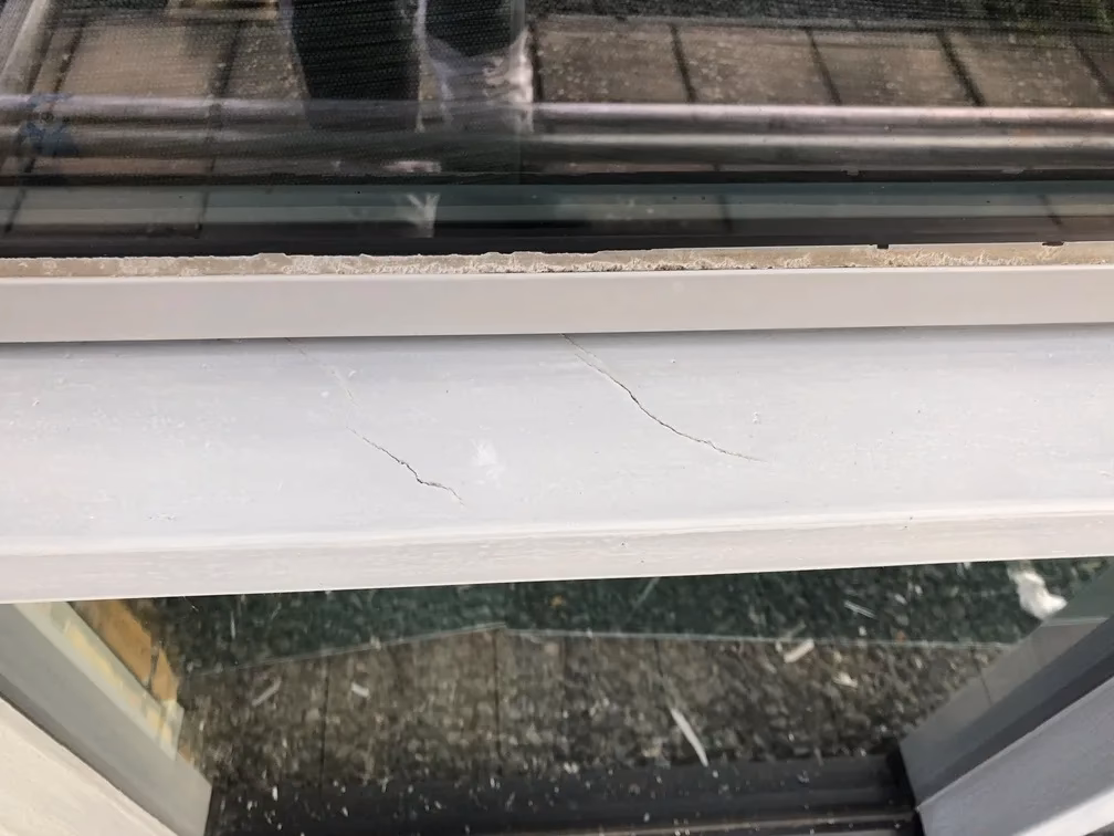 Hoe repareer ik gespleten verf?