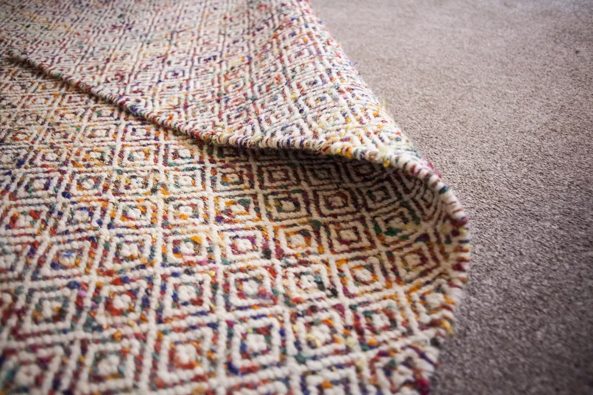 Welke verf is geschikt voor tapijt?