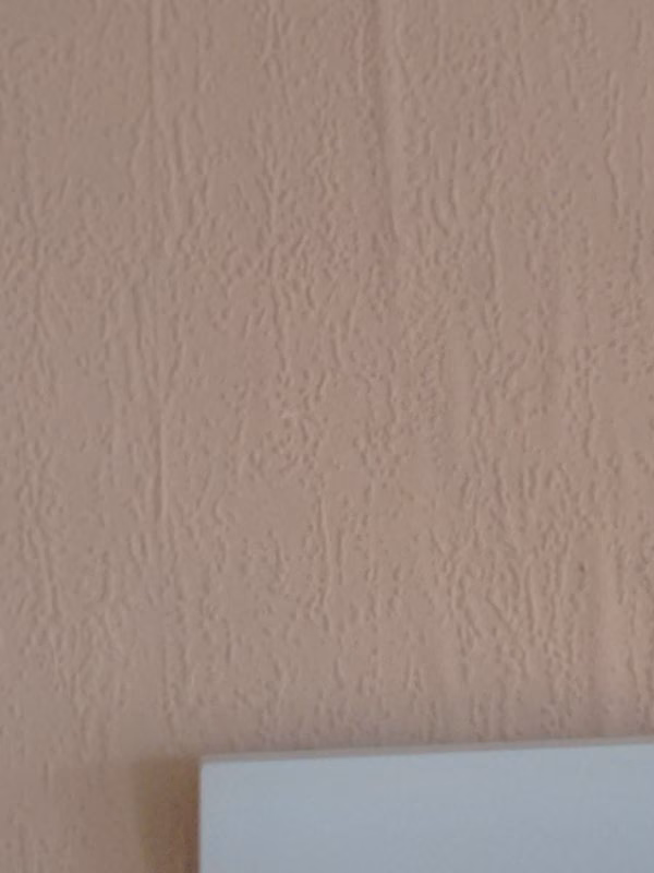 Hoe behandel ik de muur na het verwijderen van behang?