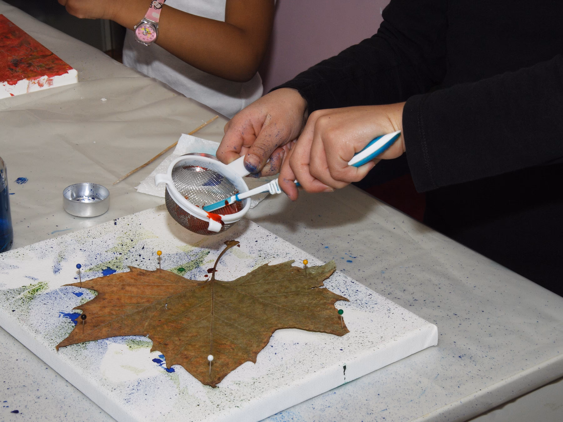 Kan ik met een tandenborstel schilderen?