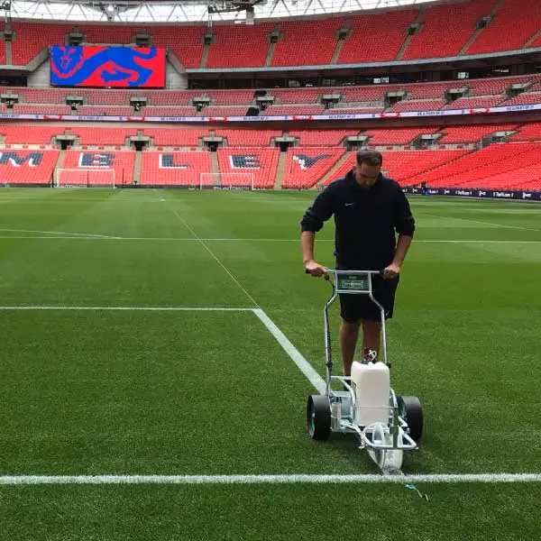 Waar kan ik kalk belijning voor een voetbalveld kopen?